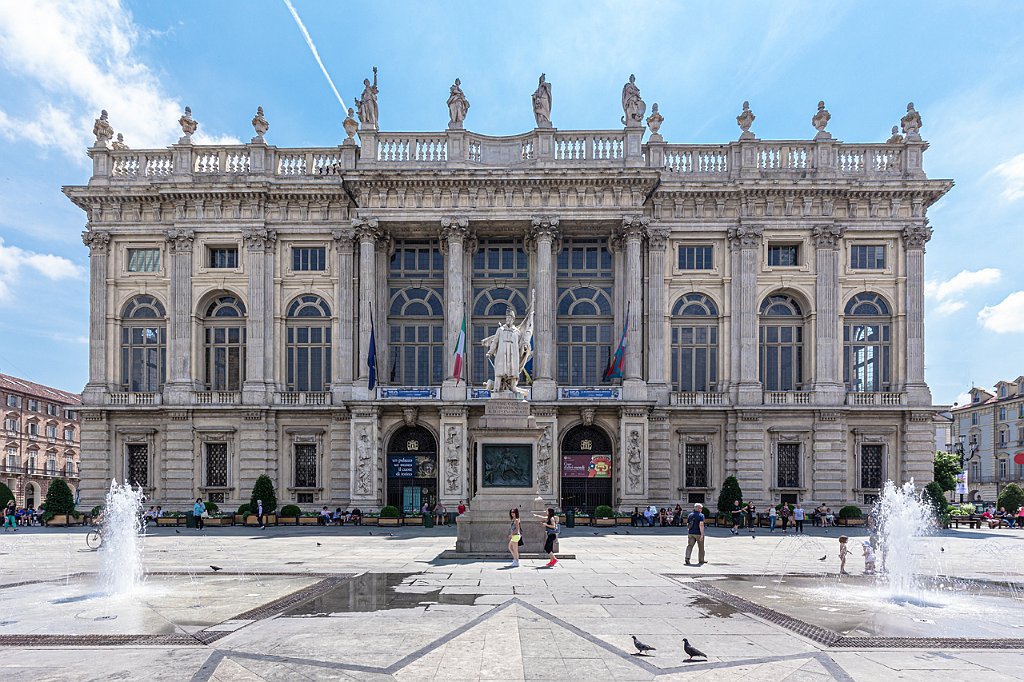 5 -- PIAZZA DEL MUNICIPIO .jpg